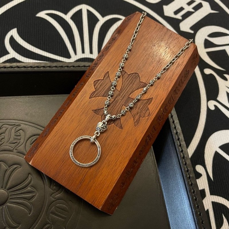 Ch*0me He**ts necklaces